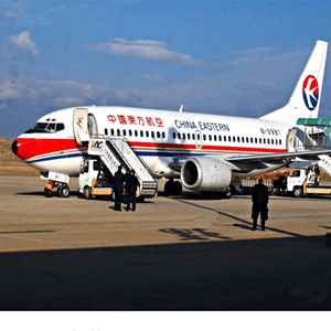 长白山航空托运航空快运业稳步发展的原因是什么？